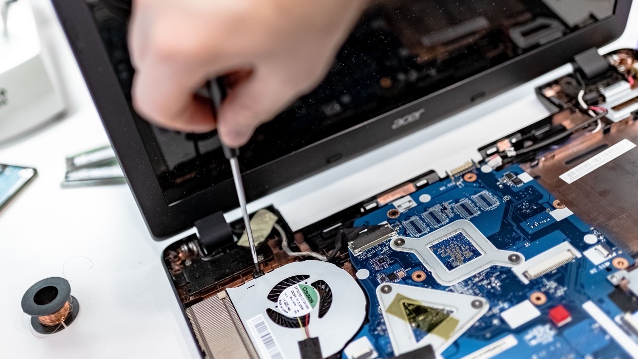 How Laptop Batteries Degrade and What You Can Do to Slow It Down
